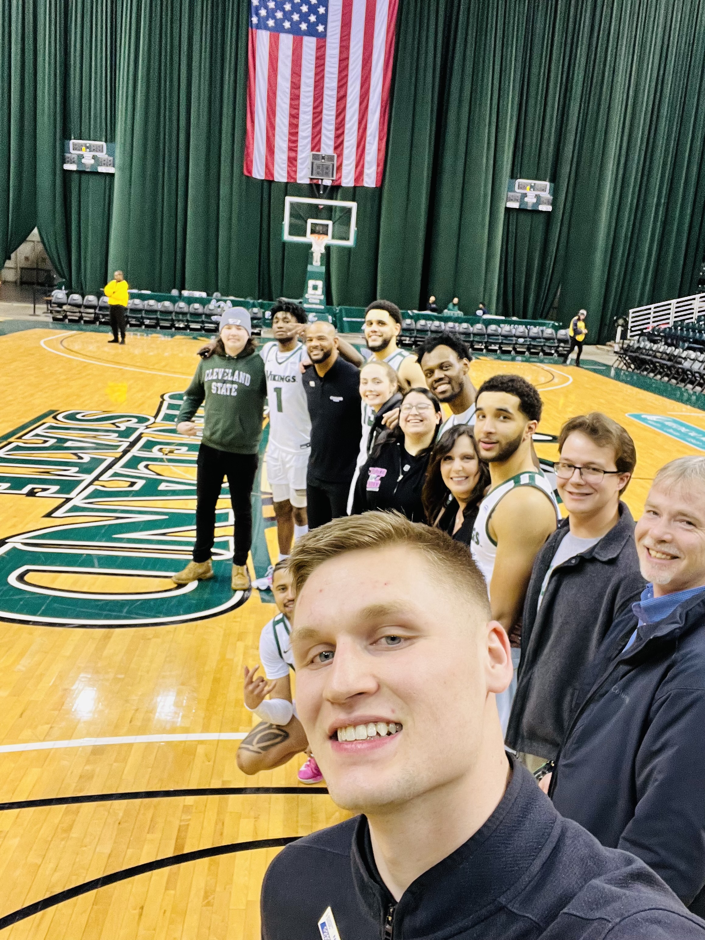 OCE CSU Mens Basketball Team Selfie
